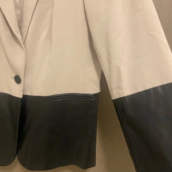 Calvin Klein blazer with faux leather sleeves - Picture 5 of 5